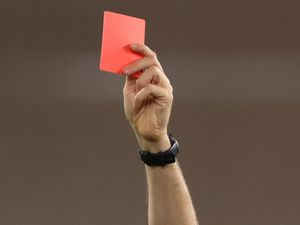 Pesepakbola Ini Baru 3 Detik Main Langsung Dapat Kartu Merah Pesepakbola Ini Baru 3 Detik Main Langsung Dapat Kartu Merah