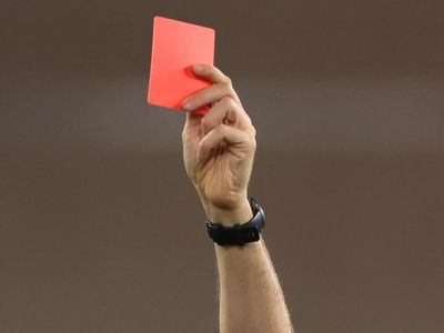 7 Pemain dengan Kartu Merah Terbanyak di Premier League