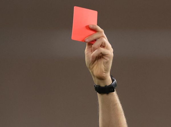 7 Pemain dengan Kartu Merah Terbanyak di Premier League