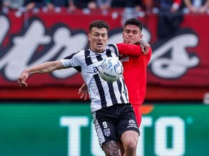 Indonesian Abroad: Mees Hilgers Cetak Gol, Twente Menang 4-0