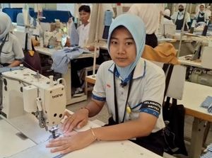 Sritex Pailit, Puluhan Ribu Karyawannya Kompak Kenakan Pita Hitam Sritex Pailit, Puluhan Ribu Karyawannya Kompak Kenakan Pita Hitam
