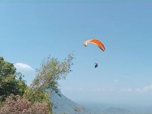 Keindahan Puncak Bukit Gatan di Musi Rawas, Jadi Spot Latihan Paralayang