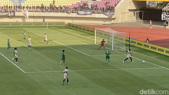 Laga PSS Sleman vs Persita Tangerang di Stadion Manahan, Kota Solo, Minggu (27/10/2024) sore.