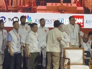 Momen Atalia Praratya Dukung RK di Debat Kedua Pilgub Jakarta Momen Atalia Praratya Dukung RK di Debat Kedua Pilgub Jakarta
