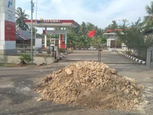 Nelayan di Bone Tutup Akses Jalan ke SPBN gegara Tak Dapat Jatah BBM Nelayan di Bone Tutup Akses Jalan ke SPBN gegara Tak Dapat Jatah BBM