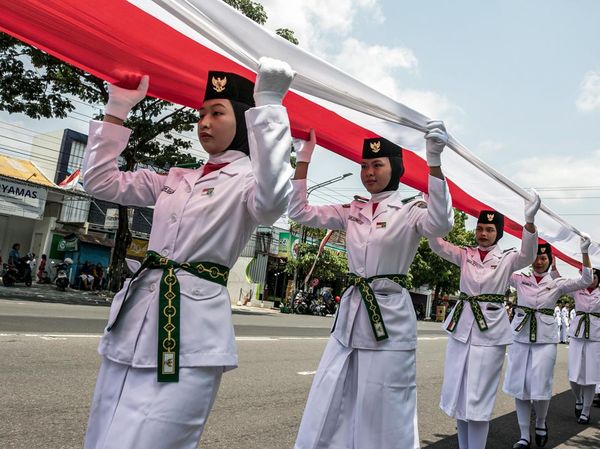Bendera Merah Putih Seribu Meter Membentang di Karanganyar