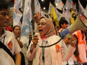 Pendukung Pasangan Calon Gubernur Jakarta Ramaikan Lokasi Debat