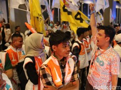 Video: Pendukung Tiga Paslon Pilgub Jakarta Mulai Padati Venue Debat