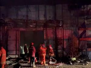 Diduga Korsleting Listrik, Kantor Televisi Lokal di Jambi Terbakar Diduga Korsleting Listrik, Kantor Televisi Lokal di Jambi Terbakar
