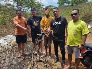 Pria Kupang Curi 5 Motor lalu Bakar dan Jual Rangkanya ke Pengepul Besi