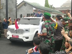 Prabowo Tinggalkan Akmil Magelang, Sapa Warga dari Maung Garuda Prabowo Tinggalkan Akmil Magelang, Sapa Warga dari Maung Garuda