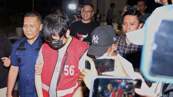 Ditangkap, Ronald Tannur Tertunduk Lesu