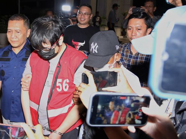 Ditangkap, Ronald Tannur Tertunduk Lesu