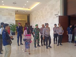 Ratusan Aparat Jaga Ketat Lokasi Debat Perdana Pilbup Karangasem di Nusa Dua Ratusan Aparat Jaga Ketat Lokasi Debat Perdana Pilbup Karangasem di Nusa Dua