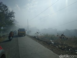 TPA Kopi Luhur Cirebon Kebakaran, Asap Ganggu Pengguna Jalan