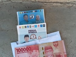 Bawaslu Hentikan Kasus Amplop Uang Berstiker Iqbal-Dinda dan Yandi-Ros di Bima