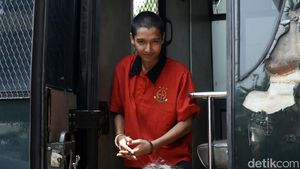 Tangan Diborgol, Armor Toreador Hadiri Sidang Perdana KDRT