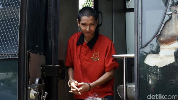 Tangan Diborgol, Armor Toreador Hadiri Sidang Perdana KDRT