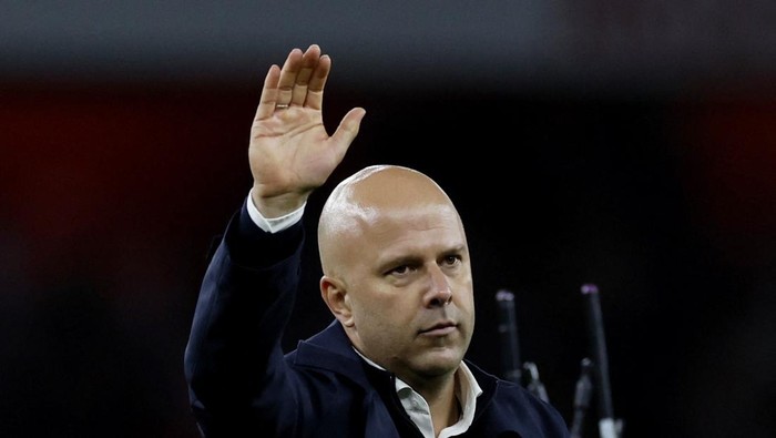 Soccer Football - Premier League - Arsenal v Liverpool - Emirates Stadium, London, Britain - October 27, 2024 Liverpool manager Arne Slot reacts after the match Action Images via Reuters/Peter Cziborra EDITORIAL USE ONLY. NO USE WITH UNAUTHORIZED AUDIO, VIDEO, DATA, FIXTURE LISTS, CLUB/LEAGUE LOGOS OR LIVE SERVICES. ONLINE IN-MATCH USE LIMITED TO 120 IMAGES, NO VIDEO EMULATION. NO USE IN BETTING, GAMES OR SINGLE CLUB/LEAGUE/PLAYER PUBLICATIONS. PLEASE CONTACT YOUR ACCOUNT REPRESENTATIVE FOR FURTHER DETAILS..