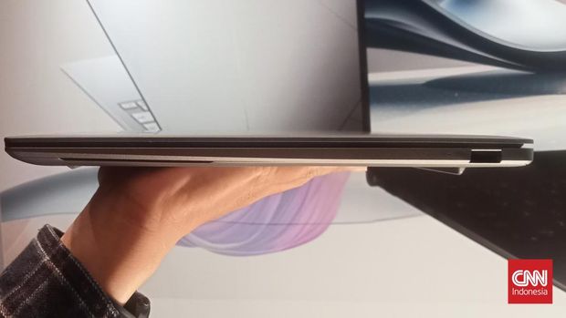 Asus memperkenalkan laptop terbaru mereka, Zenbook S 14 OLED, pada Senin (28/10). Laptop ini baru akan meluncur akhir bulan nanti.