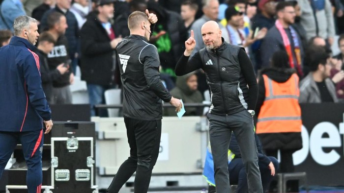 Manager Erik Ten Hag argues with the fourth official over a penalty decision during the Premier League match between West Ham United and Manchester United at the London Stadium in Stratford, United Kingdom, on October 27, 2024. (Photo by Kevin Hodgson | MI News) (Photo by MI News/NurPhoto via Getty Images)