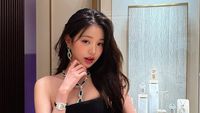 7 Foto Viral Wonyoung Pamer Bentuk Tubuh Jam Pasir di Acara Chopard