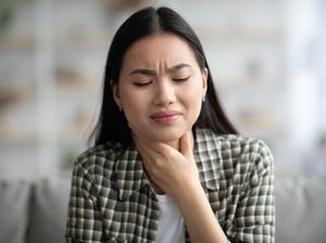 Tenggorokan Sakit saat Menelan? 7 Kondisi Ini Bisa Jadi Penyebabnya Tenggorokan Sakit saat Menelan? 7 Kondisi Ini Bisa Jadi Penyebabnya