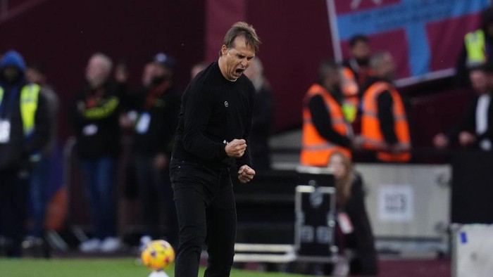 West Ham United manager Julen Lopetegui celebrates after the Premier League match at the London Stadium. Picture date: Sunday October 27, 2024. (Photo by John Walton/PA Images via Getty Images)