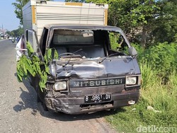 Detik-detik Laka Maut Pikap Boks Seruduk 5 Motor di Gresik-2 Meninggal
