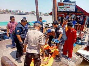 Mayat Mr X Ditemukan Tertelungkup di Sungai Musi, Kondisi Wajahnya Tak Utuh Mayat Mr X Ditemukan Tertelungkup di Sungai Musi, Kondisi Wajahnya Tak Utuh