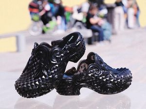 Kolaborasi Melissa & Y/Project, Hadirkan Sepatu Clog dengan Sentuhan Victorian Kolaborasi Melissa & Y/Project, Hadirkan Sepatu Clog dengan Sentuhan Victorian