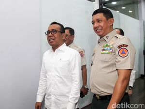 Menko Pratikno Bahas Mitigasi Bencana di Kantor BNPB Menko Pratikno Bahas Mitigasi Bencana di Kantor BNPB