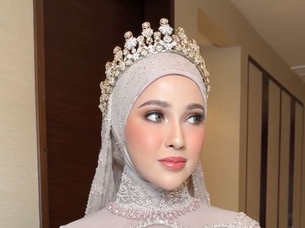 7 Potret Cantiknya Kakak Ipar Fadil Jaidi