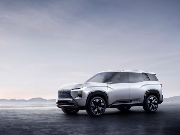 Lihat dari Dekat DST Concept, Calon SUV 7-Seater Mitsubishi Mirip XForce