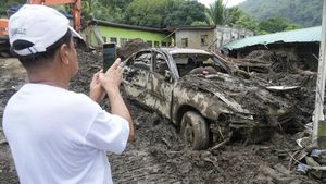 Mobil dan Truk Rusak Diterjang Longsor di Filipina