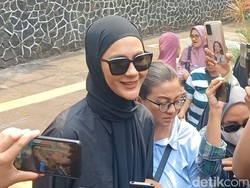Senyuman Paula Verhoeven Ditanya Seputar Sidang Cerai dengan Baim Wong