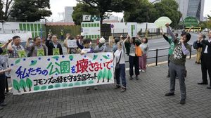 Pecinta Lingkungan Tokyo Gelar Aksi di Taman Jingu Gaien