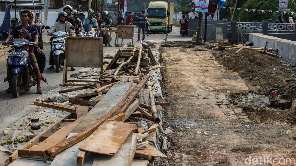 Progres Perbaikan Jalan Cipayung-Pitara, Target Kelar November 2024 Progres Perbaikan Jalan Cipayung-Pitara, Target Kelar November 2024