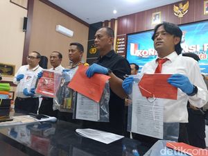 Penipuan Pelunasan Pinjaman Bank di Blitar Diungkap, Negara Rugi Rp 2,2 M Penipuan Pelunasan Pinjaman Bank di Blitar Diungkap, Negara Rugi Rp 2,2 M