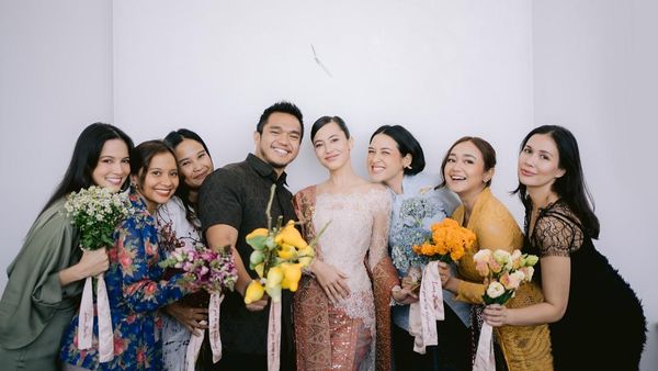Cara Pevita Pearce Bikin Mewek Sahabat Saat Dilamar Mirzan Meer