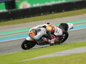 Aneh tapi Nyata: Pebalap Jepang Finish Moto3 Thailand Tak Bareng Motornya Aneh tapi Nyata: Pebalap Jepang Finish Moto3 Thailand Tak Bareng Motornya
