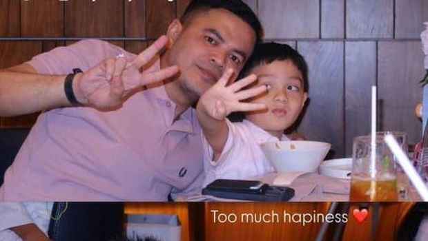 Irish Bella bersama Suami dan Anak Irish Bella bersama Suami dan Anak