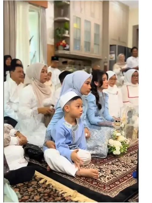 Kebersamaan Irish Bella dan Anak Sambung Kebersamaan Irish Bella dan Anak Sambung