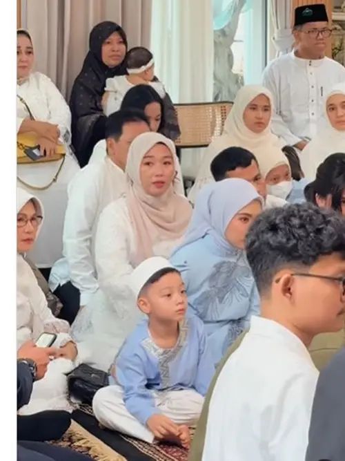 Kebersamaan Irish Bella dan Anak Sambung Kebersamaan Irish Bella dan Anak Sambung