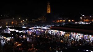 Keseruan Berwisata Malam di Alun-alun Jemaa el-Fnaa Maroko