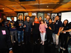 Khofifah-Emil Luncurkan Video Kampanye Bareng Dewa 19