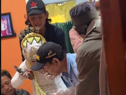 Pernikahan Viral Bikin Nangis, Pengantinnya Kecelakaan Jelang Akad Nikah