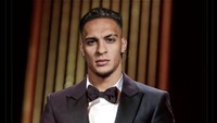 Meme ledekan kepada Antony si pangeran Brasil yang layak meraih Ballon dOr 2024. Foto: dok. Internet/X (Twitter)