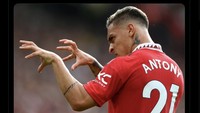 Meme Antony absen di seremoni Ballon dOr 2024 setelah diinformasikan tidak bakal jadi pemenang. Foto: dok. Internet/X (Twitter)