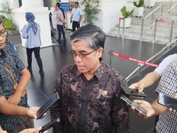 Dipanggil Prabowo, Menaker Bawa Map Berisi Catatan Kasus Sritex